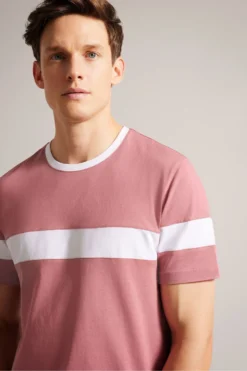 Ted Baker Trez Kurzarm-T-Shirt In Blockfarben, Pink, Normale Passform 8 Ted Baker Trez Kurzarm-T-Shirt In Blockfarben, Pink, Normale Passform -Nike || Ted Baker Shop 108613s4 scaled