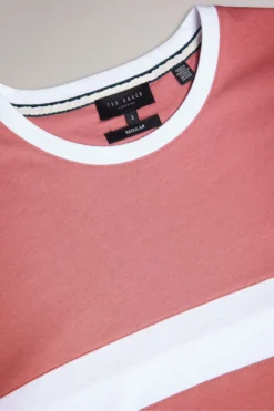 Ted Baker Trez Kurzarm-T-Shirt In Blockfarben, Pink, Normale Passform 9 Ted Baker Trez Kurzarm-T-Shirt In Blockfarben, Pink, Normale Passform -Nike || Ted Baker Shop 108613s5 scaled