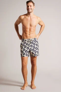 Ted Baker Wiklie Badehose Mit Blumenmuster, Creme -Nike || Ted Baker Shop 232682s3 scaled