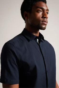 Ted Baker Stansho Elegantes, Kurzärmeliges Seersucker-Hemd, Blau -Nike || Ted Baker Shop 308178s4 scaled