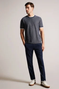 Ted Baker Bowker Strukturiertes Kurzarm-T-Shirt In Regular Fit, Blau -Nike || Ted Baker Shop 464294s3 scaled