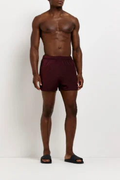 River Island Runner Schimmernde Badehose, Rot 7 River Island Runner Schimmernde Badehose, Rot -Nike || Ted Baker Shop 817285s3 scaled