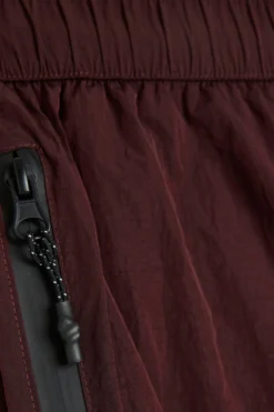 River Island Runner Schimmernde Badehose, Rot 9 River Island Runner Schimmernde Badehose, Rot -Nike || Ted Baker Shop 817285s5 scaled