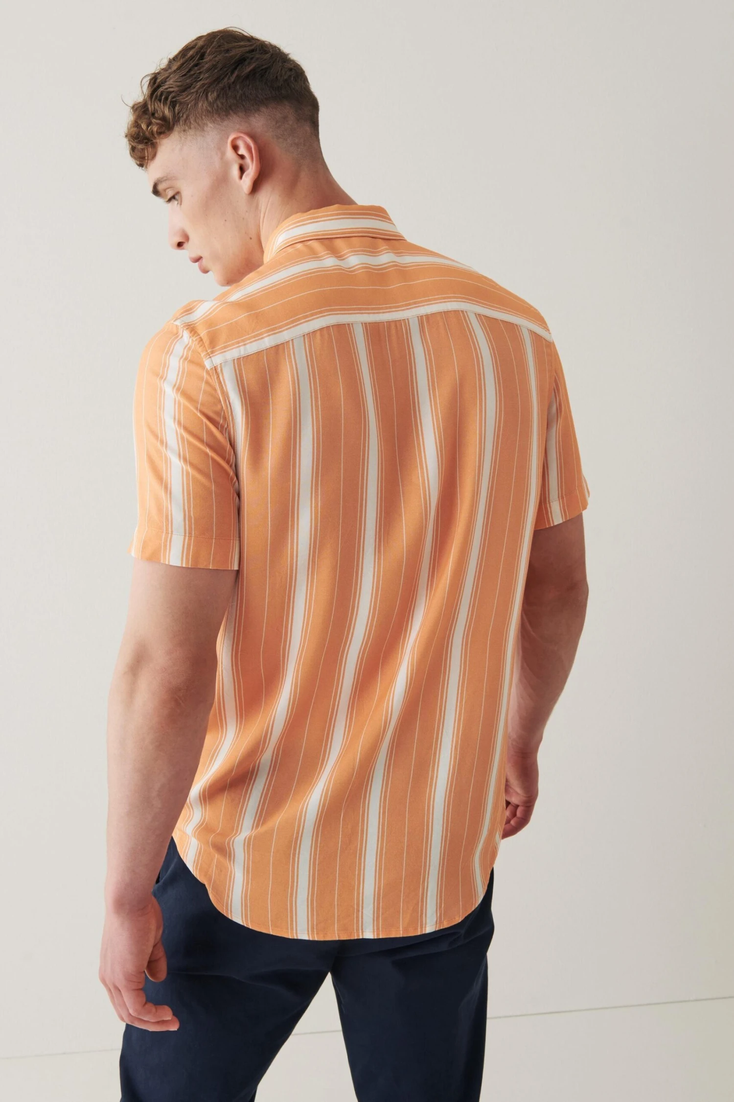 Next Kurzärmliges, Bedrucktes Hemd 2 Next Kurzärmliges, Bedrucktes Hemd – Bild 2