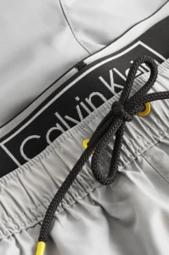 Calvin Klein Badehose Mit Doppeltem Bund, Grau -Nike || Ted Baker Shop C14303s5 scaled