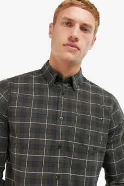 Barbour International Barbour® International Payne Forest Hemd, Grün -Nike || Ted Baker Shop C36539s3 scaled