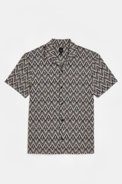 ​​​​​​​River Island T-Shirt Mit Jacquardmuster, Reverskragen Und Knopfleiste, Mittelpink -Nike || Ted Baker Shop C73150s5 scaled
