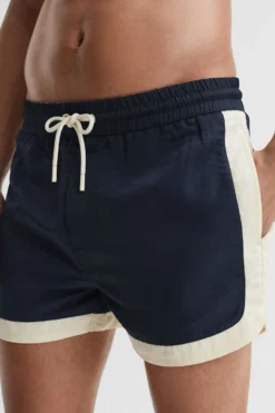 Reiss Surf Badehose Mit Kordelzug Und Kontrastbesatz -Nike || Ted Baker Shop D55 743s4 scaled