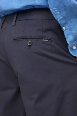 Hackett London Herren Shorts, Blau -Nike || Ted Baker Shop D70540s5 scaled