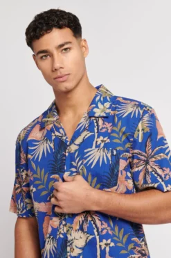 U.s. Polo Assn. Herren Kurzärmeliges Seersucker-Hemd Mit Reverskragen Und Palmenblattprint, Blau -Nike || Ted Baker Shop D72529s4 scaled