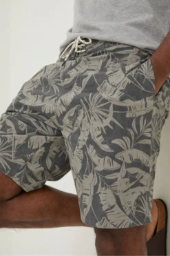 Fatface Camber Badehose Mit Blattprint, Grau -Nike || Ted Baker Shop D78317s3 scaled