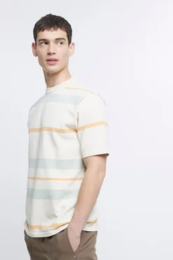 River Island Strick-T-Shirt Mit Horizontalen Streifen, Creme -Nike || Ted Baker Shop D84491s3 scaled