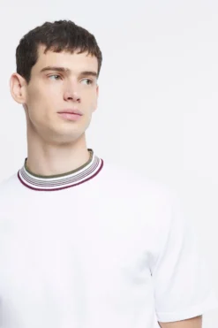 River Island White Taped Neck Knit T-Shirt -Nike || Ted Baker Shop D84492s4 scaled