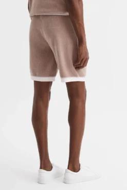 Reiss Fielder Elastische Chenille-Shorts In Relaxed Fit -Nike || Ted Baker Shop D86 378s5 scaled