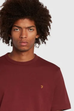 Farah Danny T-Shirt, Rot -Nike || Ted Baker Shop D89280s3 scaled