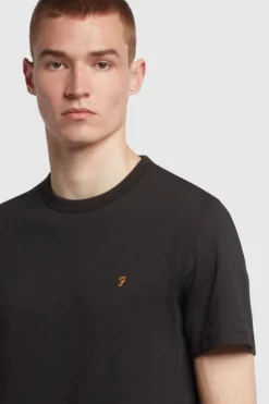 Farah Danny T-Shirt, Schwarz -Nike || Ted Baker Shop D89371s4 scaled