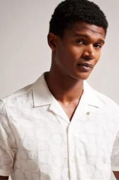 Ted Baker Allbury Kurzärmeliges Hemd Mit Stickerei, Weiß -Nike || Ted Baker Shop M87885s3 scaled