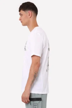 Religion T-Shirt In Normaler Passform Mit Grafik An Front Und Rücken -Nike || Ted Baker Shop Q36290s3 scaled