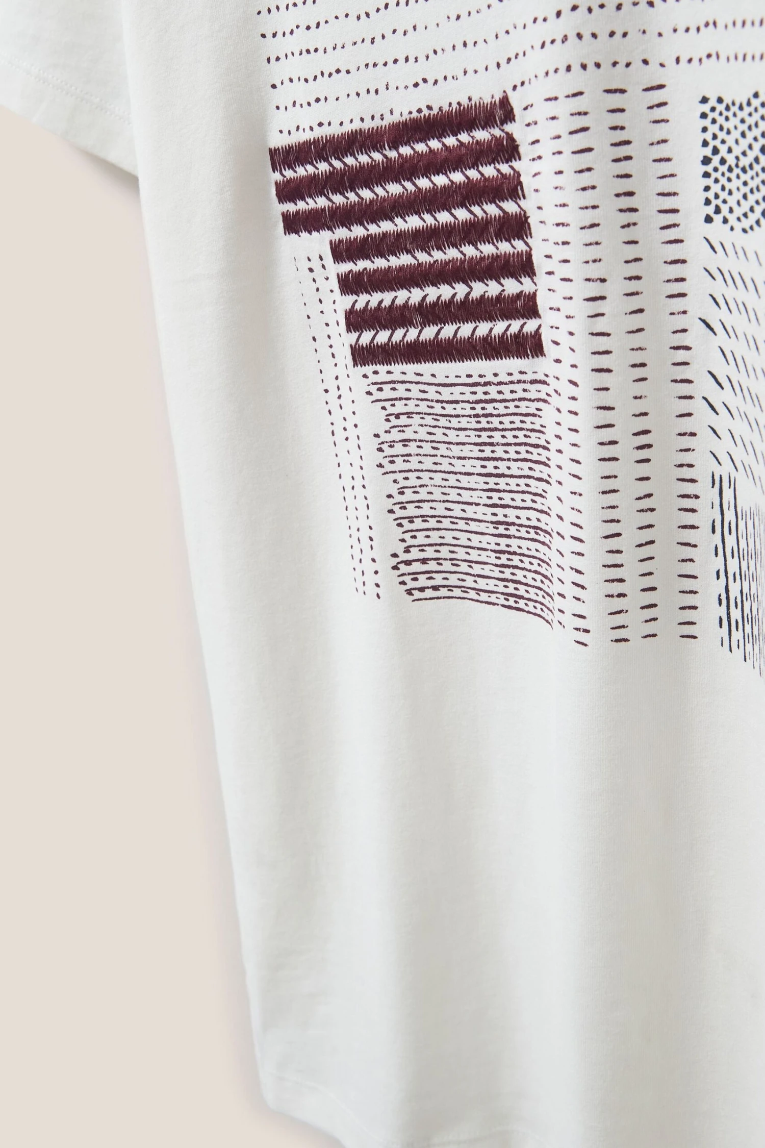 White Stuff T-Shirt Mit Patchworkgrafik, Natur 6 White Stuff T-Shirt Mit Patchworkgrafik, Natur – Bild 6